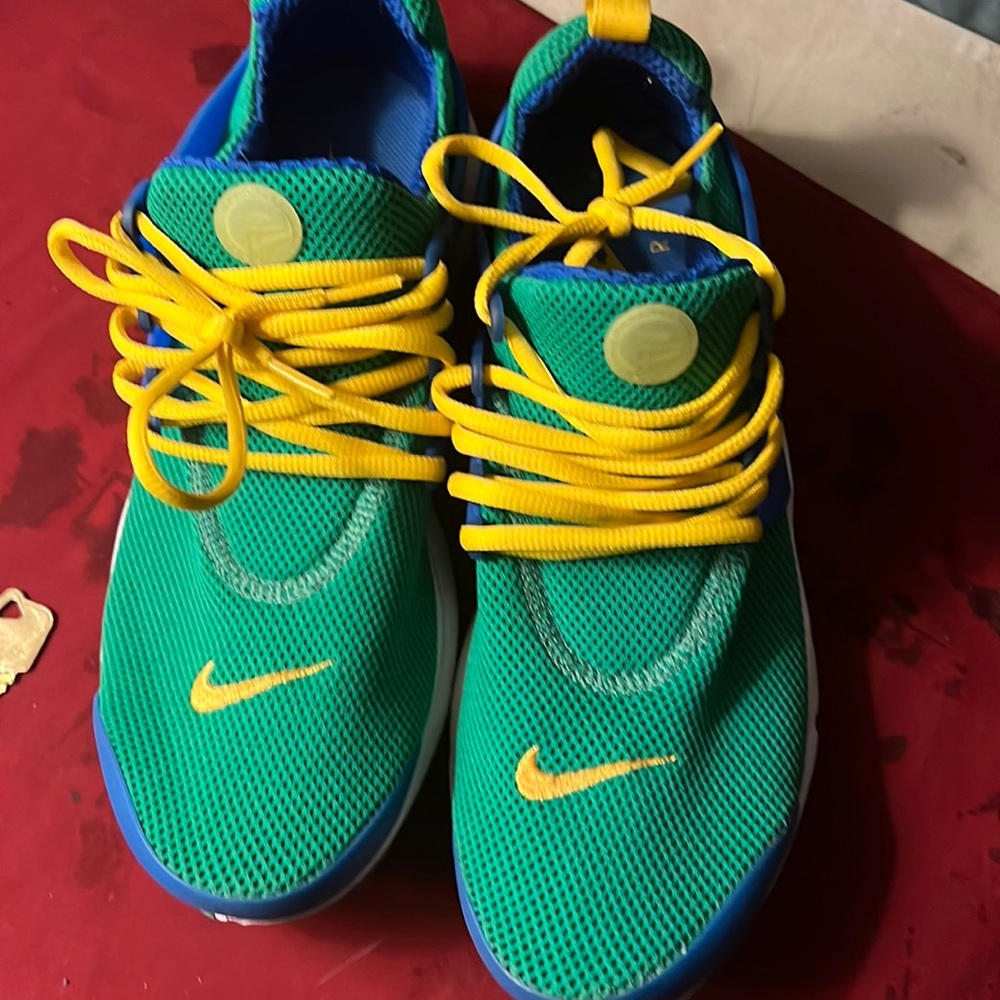 Nike Brazilian color sneakers
